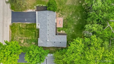 Tiny photo for 14 Lakewood Drive, Oakwood Hills, IL 60013 (MLS # 12509881)