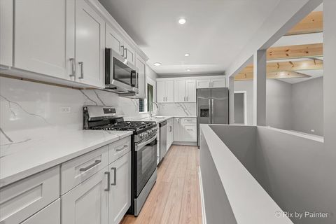 Tiny photo for 14 Lakewood Drive, Oakwood Hills, IL 60013 (MLS # 12509881)