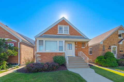 Photo of 6811 S Komensky Avenue, Chicago, IL 60629 (MLS # 12721356)