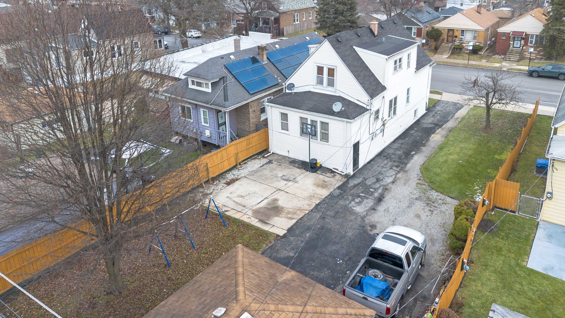 9352 S Woodlawn Avenue