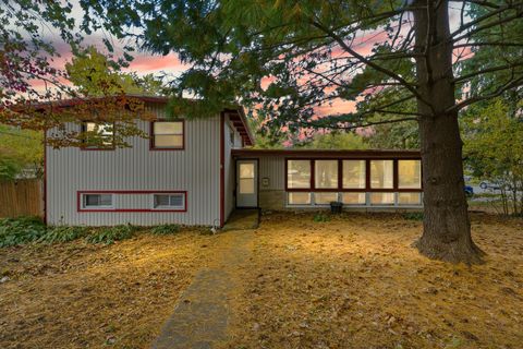 Photo of 304 E Mumford Drive, Urbana, IL 61801 (MLS # 12488555) Photo of 304 E Mumford Drive, Urbana, IL 61801 (MLS # 12488555)