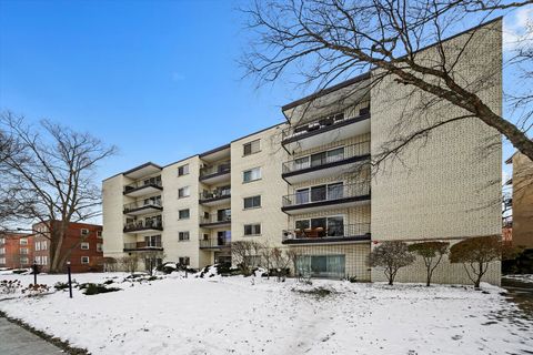 Tiny photo for 820 Oakton Street #3A, Evanston, IL 60202 (MLS # 12533717)