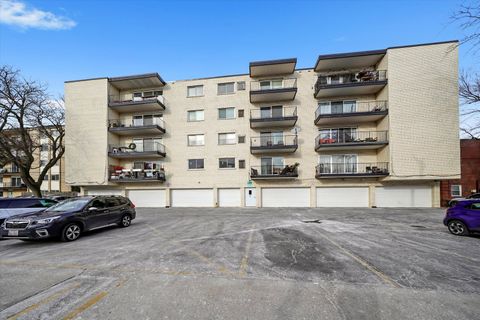 Tiny photo for 820 Oakton Street #3A, Evanston, IL 60202 (MLS # 12533717)