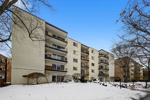 Tiny photo for 820 Oakton Street #3A, Evanston, IL 60202 (MLS # 12533717)