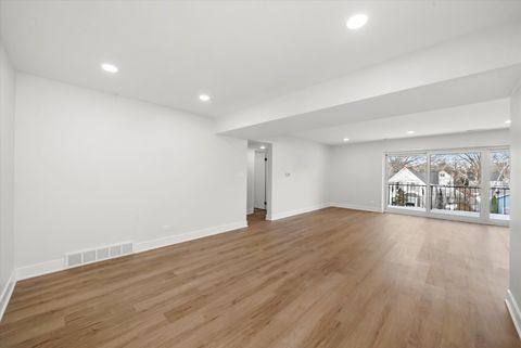 Tiny photo for 820 Oakton Street #3A, Evanston, IL 60202 (MLS # 12533717)