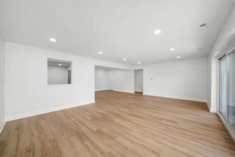 Tiny photo for 820 Oakton Street #3A, Evanston, IL 60202 (MLS # 12533717)