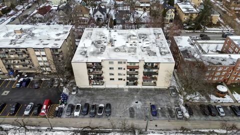 Tiny photo for 820 Oakton Street #3A, Evanston, IL 60202 (MLS # 12533717)