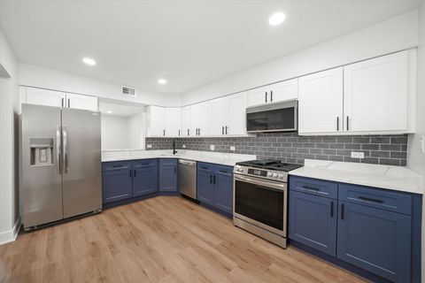 Tiny photo for 820 Oakton Street #3A, Evanston, IL 60202 (MLS # 12533717)