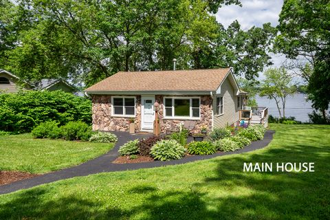 Single Family Residence in Antioch IL 42605 Woodbine Avenue.jpg