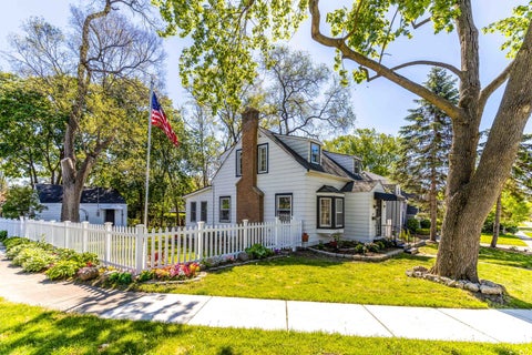 Tiny photo for 401 S Lake Terrace, Mundelein, IL 60060 (MLS # 12649628)