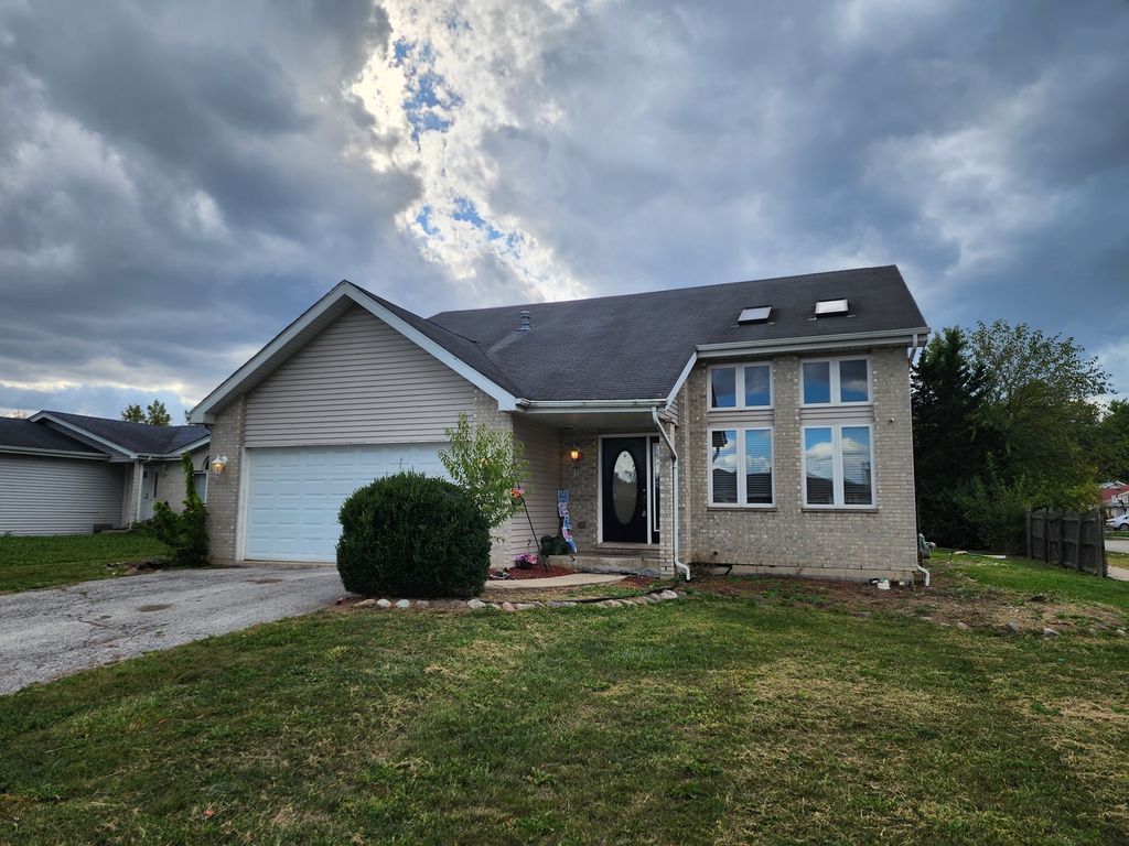 Photo for 262 LAKEVIEW Court, Steger, IL 60475 (MLS # 12489228)