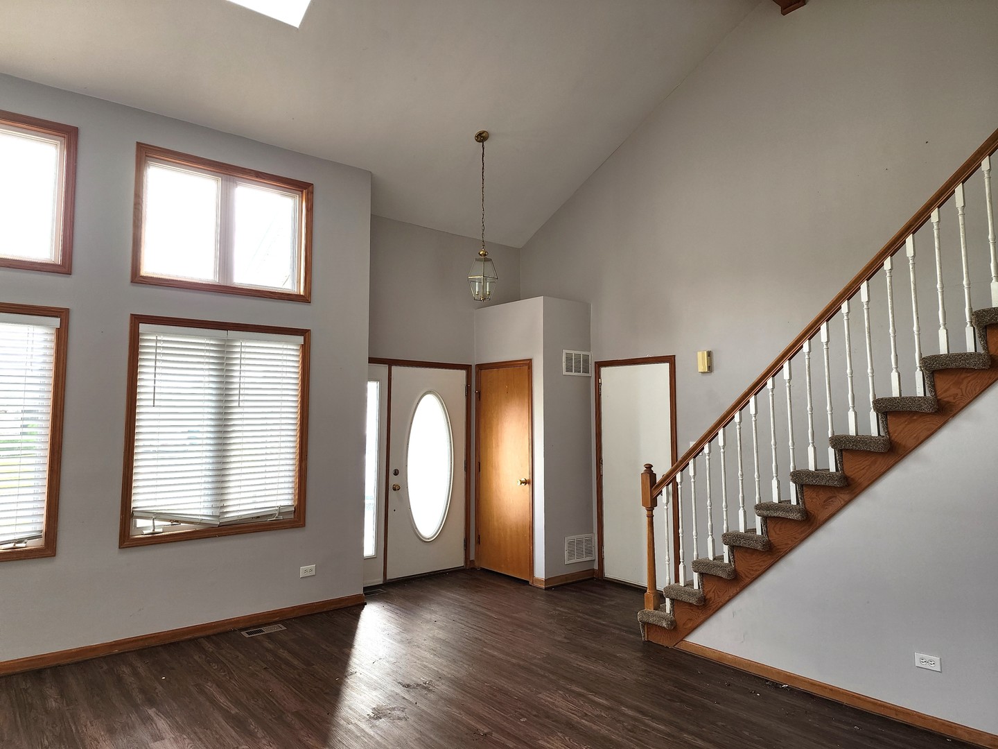 262 LAKEVIEW Court