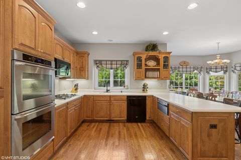Tiny photo for 31366 W Somerset Circle, Libertyville, IL 60048 (MLS # 12392245)