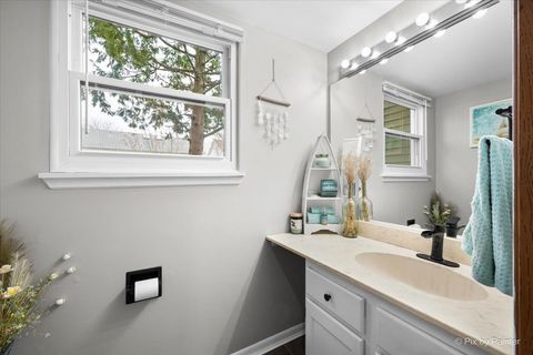 Tiny photo for 6 Juniper Court, Streamwood, IL 60107 (MLS # 12588220)