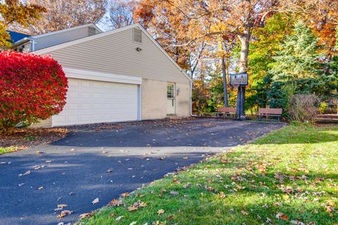 Tiny photo for 30 Regent Lane, Lincolnshire, IL 60069 (MLS # 12542656)