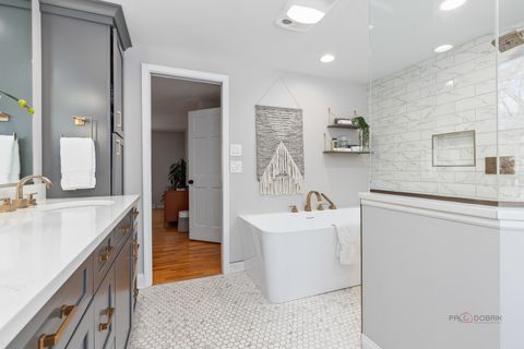 Tiny photo for 30 Regent Lane, Lincolnshire, IL 60069 (MLS # 12542656)