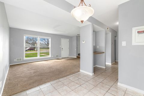 Tiny photo for 9 Fernwood Drive #N, Bolingbrook, IL 60440 (MLS # 12652195)