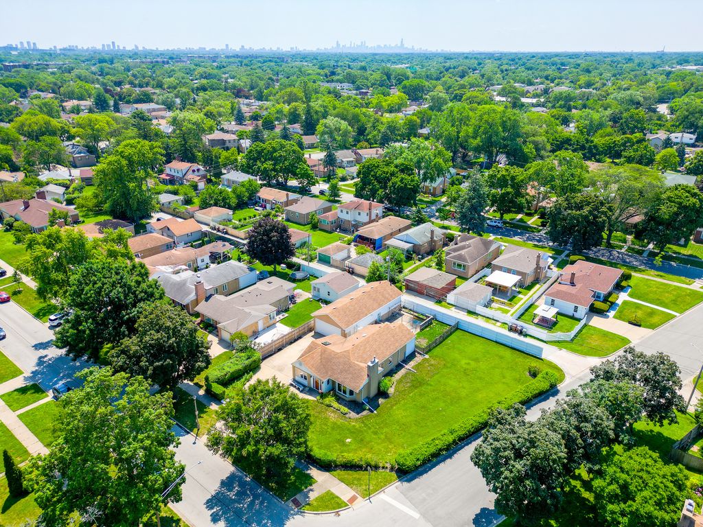 Photo for 5261 Mulford Street, Skokie, IL 60077 (MLS # 12502767)