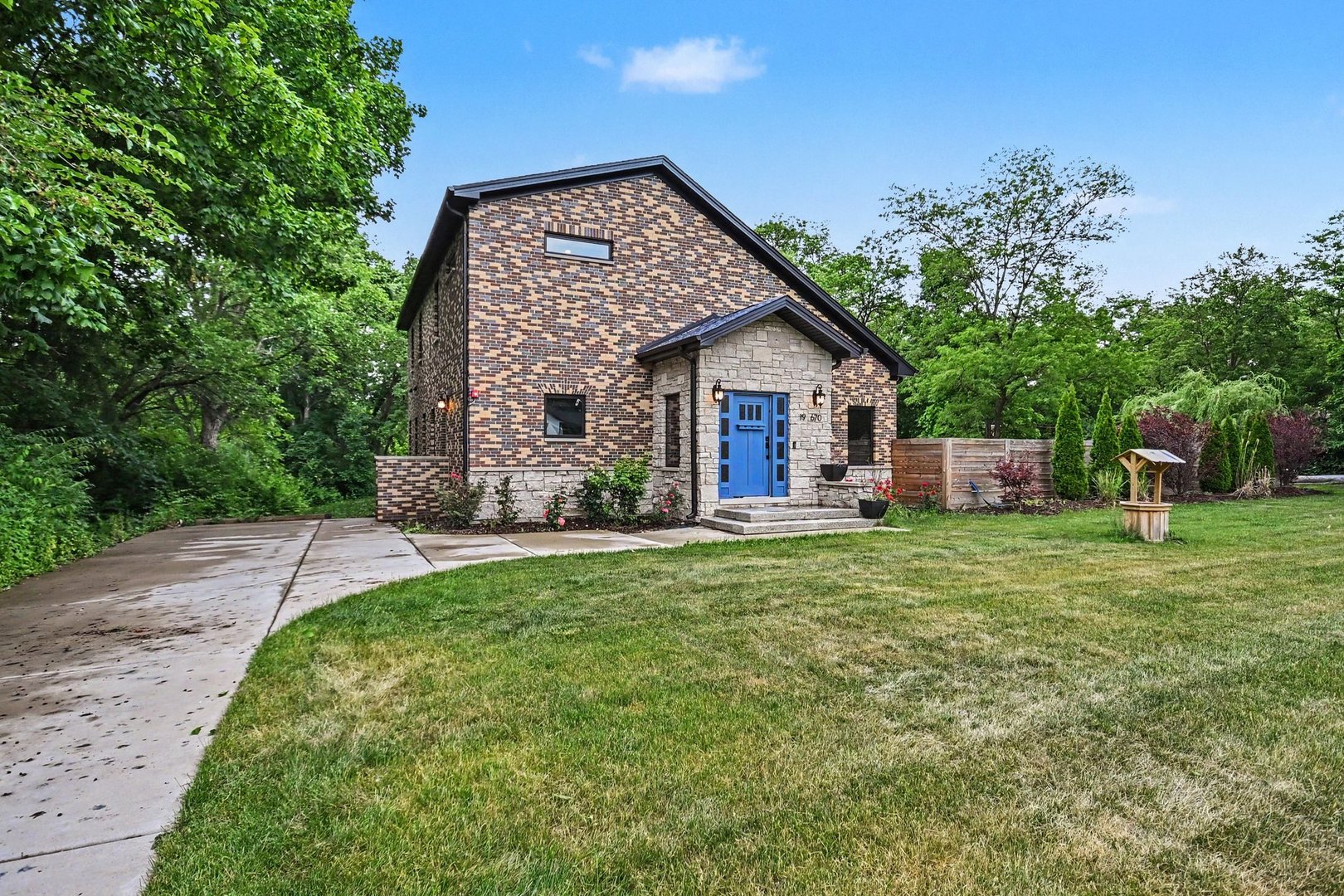 19W676 99th Street