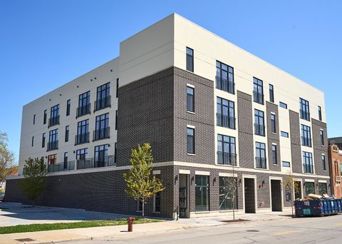 926 E 43rd Street 210 Chicago IL 60653