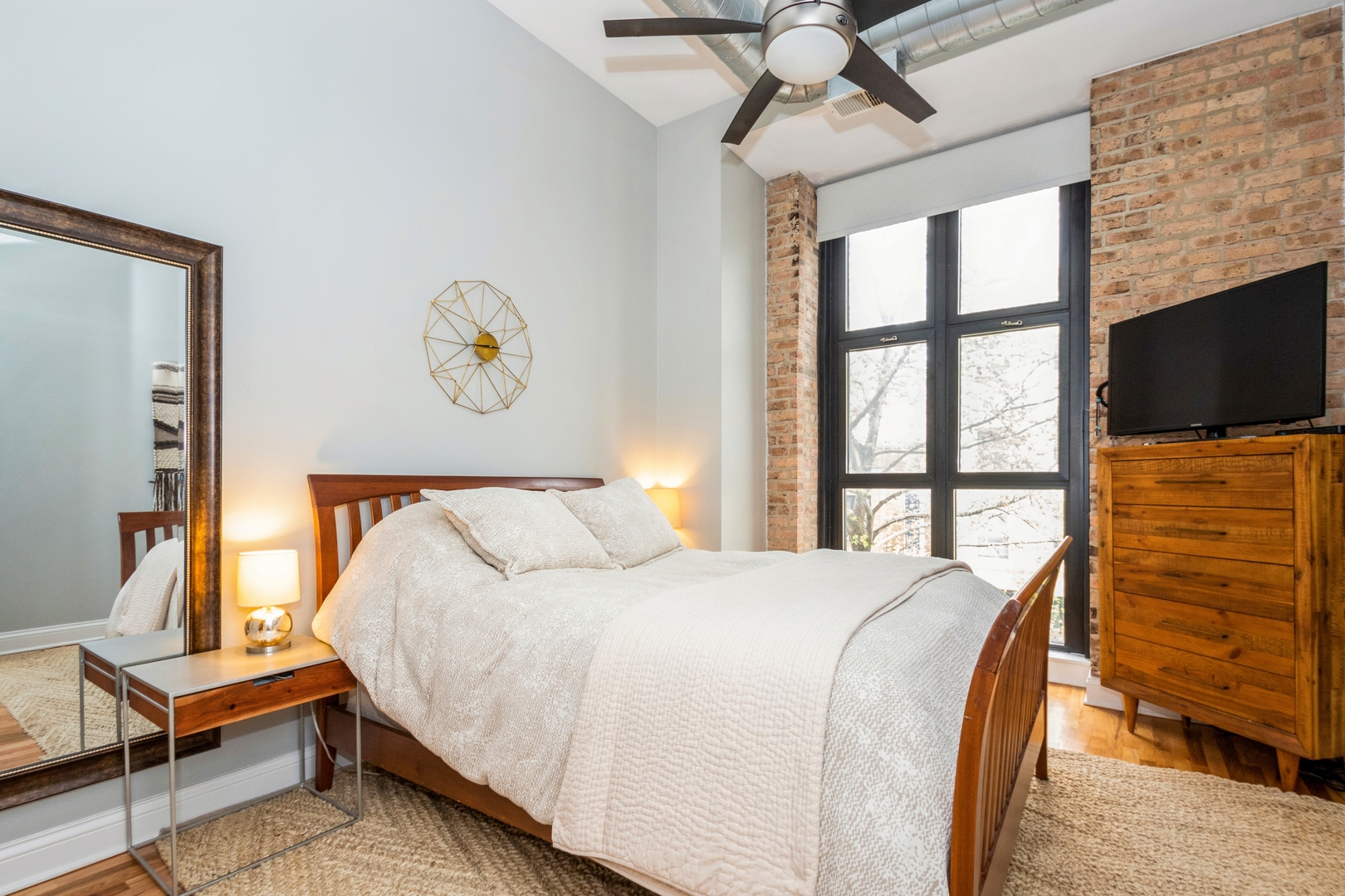 1635 W Belmont Avenue 320