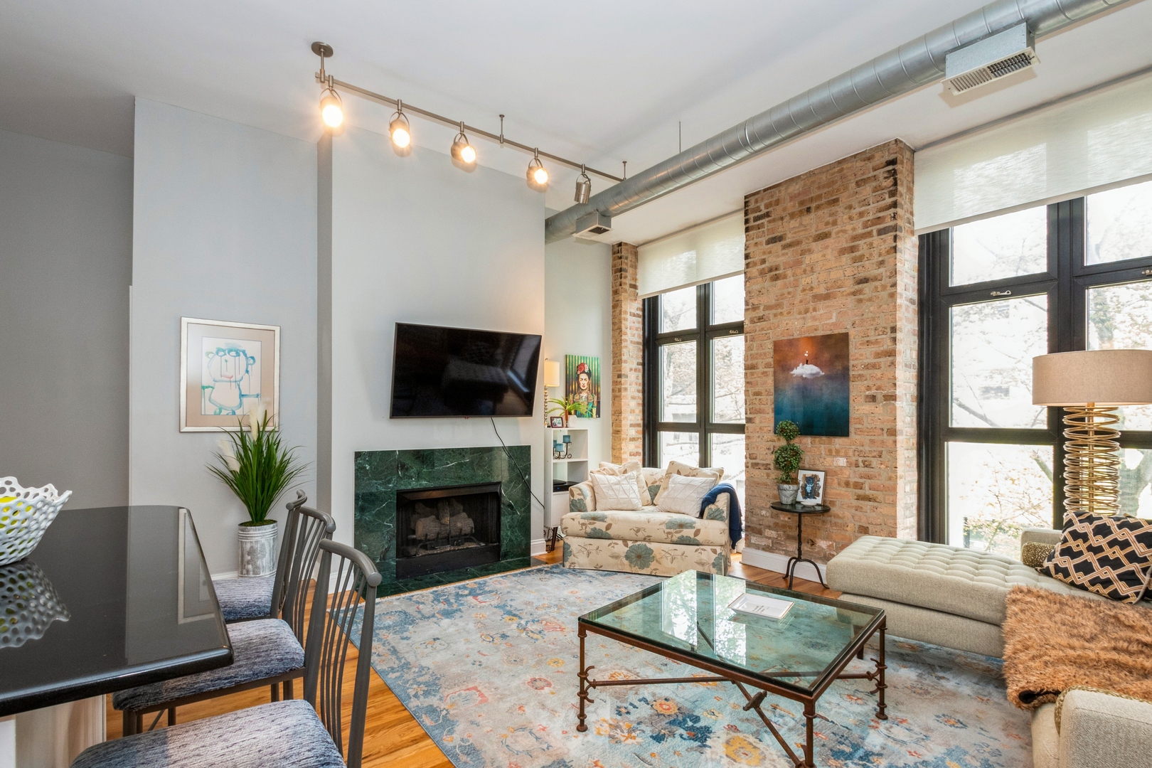 1635 W Belmont Avenue 320