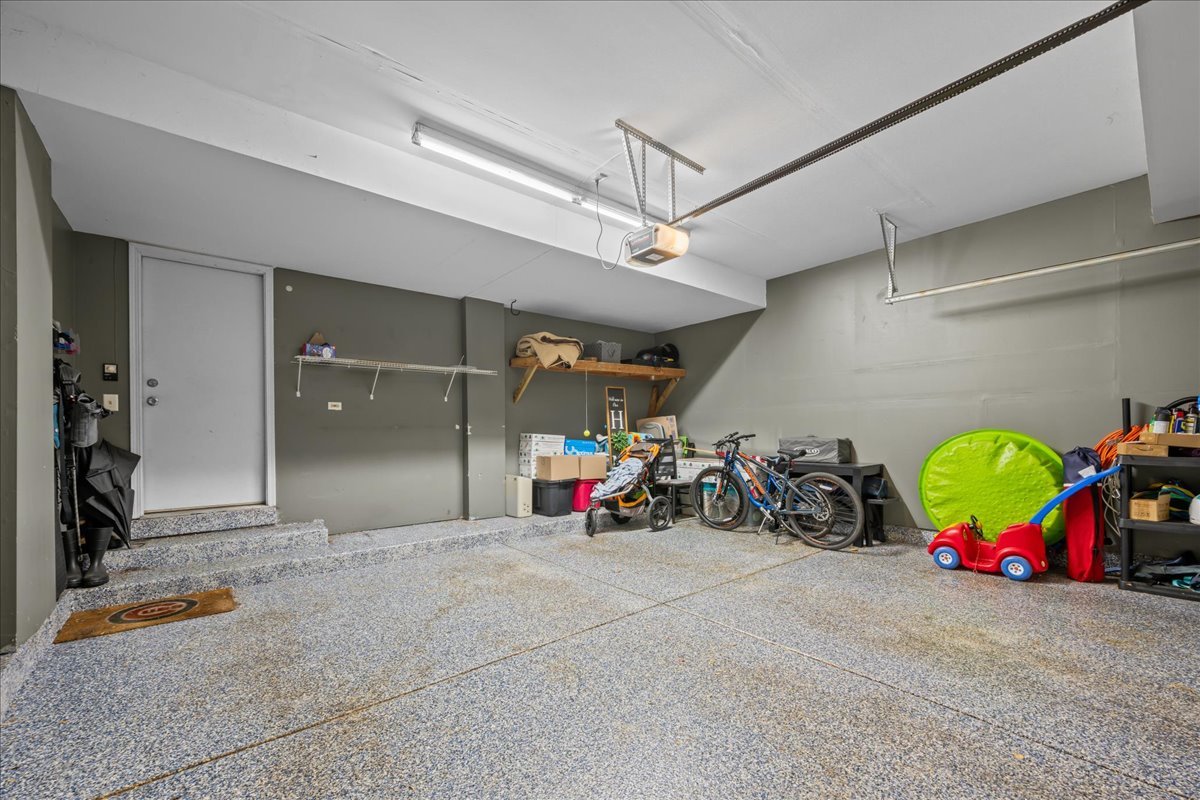 South Elgin, Illinois 60177, United States, 2 Bedrooms Bedrooms, ,3 BathroomsBathrooms,Residential,Active,243084