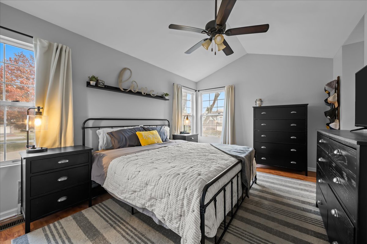 South Elgin, Illinois 60177, United States, 2 Bedrooms Bedrooms, ,3 BathroomsBathrooms,Residential,Active,243084