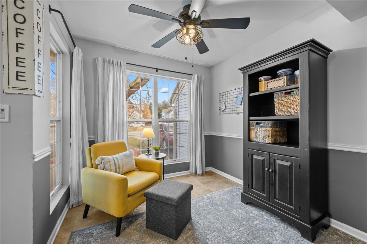 South Elgin, Illinois 60177, United States, 2 Bedrooms Bedrooms, ,3 BathroomsBathrooms,Residential,Active,243084