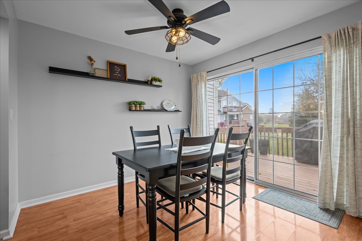 South Elgin, Illinois 60177, United States, 2 Bedrooms Bedrooms, ,3 BathroomsBathrooms,Residential,Active,243084