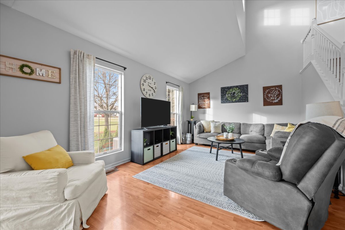 South Elgin, Illinois 60177, United States, 2 Bedrooms Bedrooms, ,3 BathroomsBathrooms,Residential,Active,243084