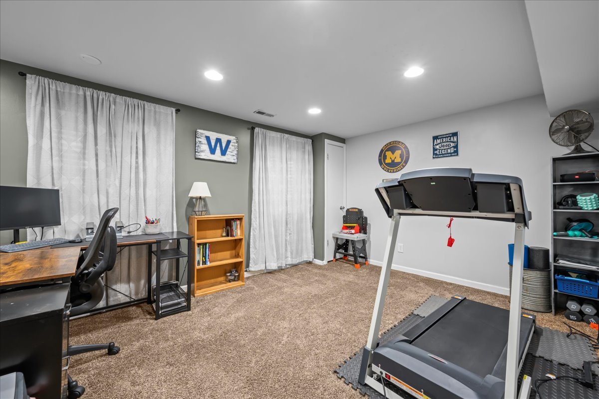 South Elgin, Illinois 60177, United States, 2 Bedrooms Bedrooms, ,3 BathroomsBathrooms,Residential,Active,243084