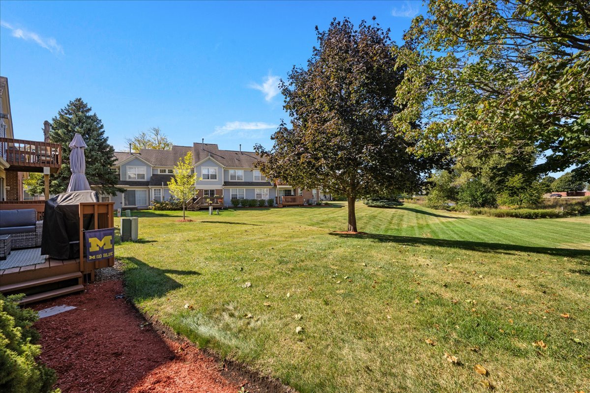 South Elgin, Illinois 60177, United States, 2 Bedrooms Bedrooms, ,3 BathroomsBathrooms,Residential,Active,243084