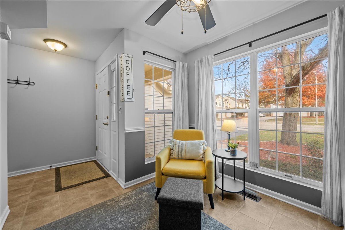 South Elgin, Illinois 60177, United States, 2 Bedrooms Bedrooms, ,3 BathroomsBathrooms,Residential,Active,243084