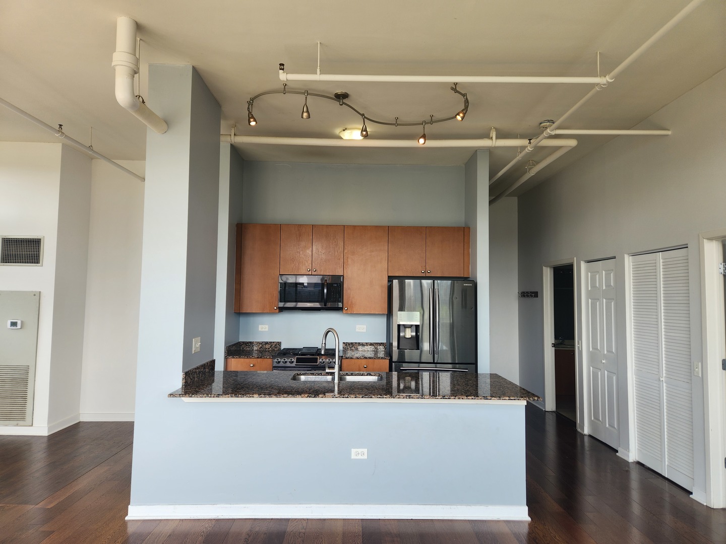 511 W Division Street 812