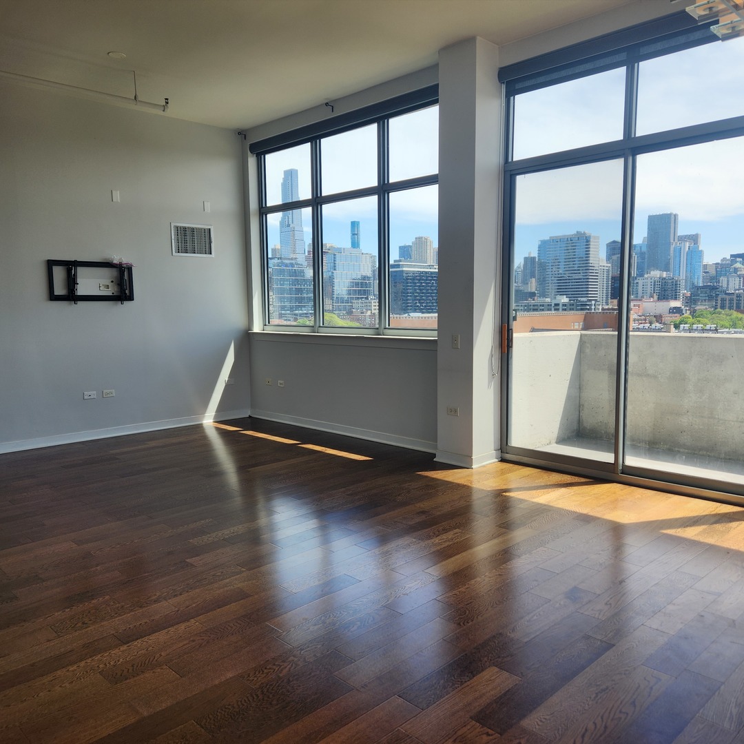 511 W Division Street 812