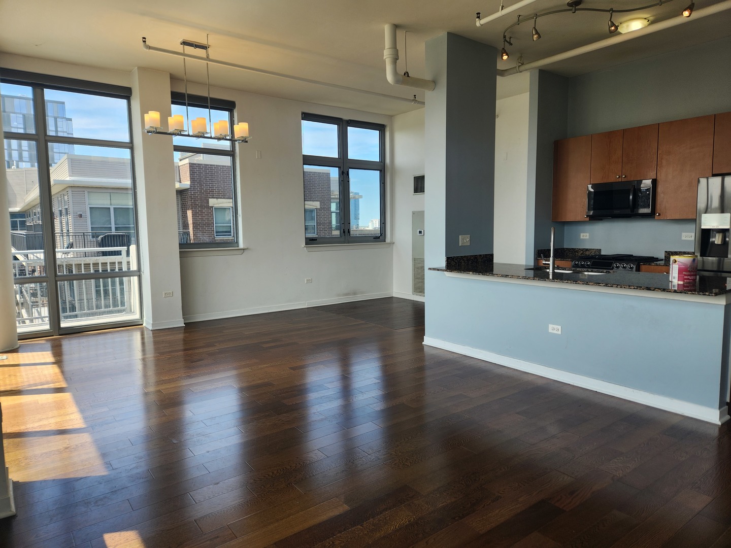 511 W Division Street 812