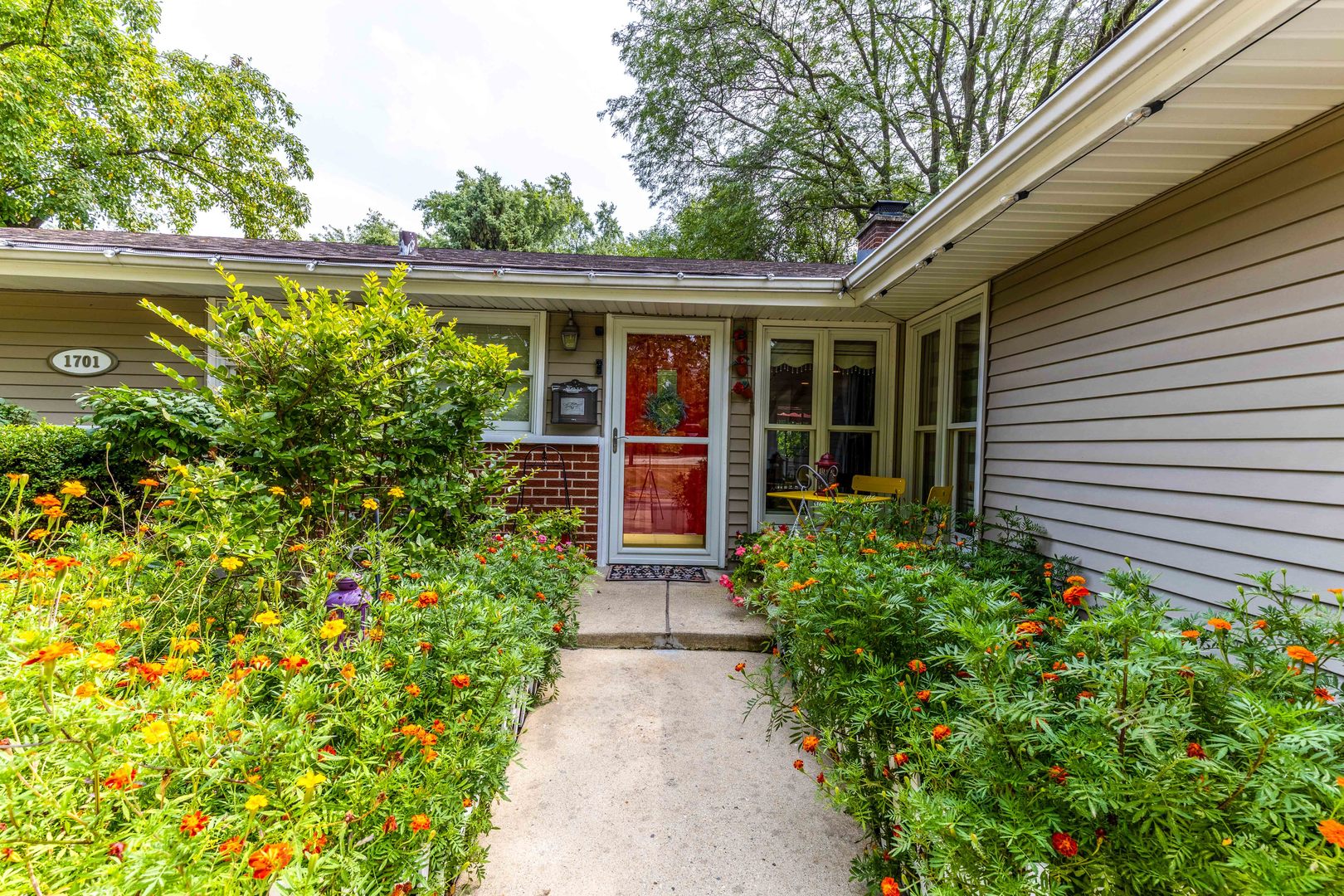1701 W Schaumburg Road