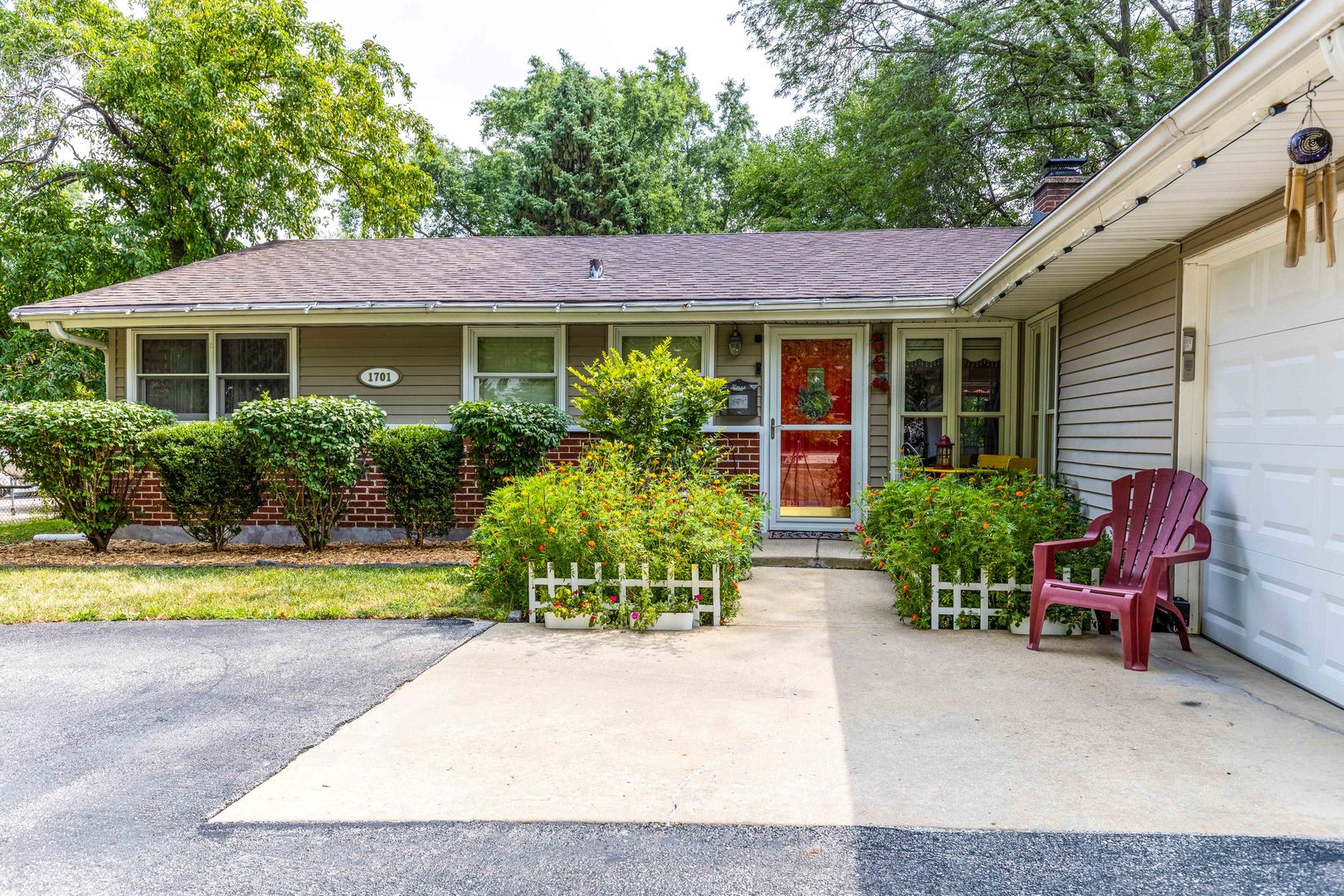 1701 W Schaumburg Road