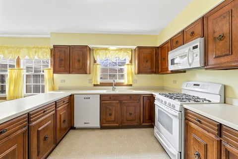 Tiny photo for 2007 E Robinhood Lane, Arlington Heights, IL 60004 (MLS # 12593223)