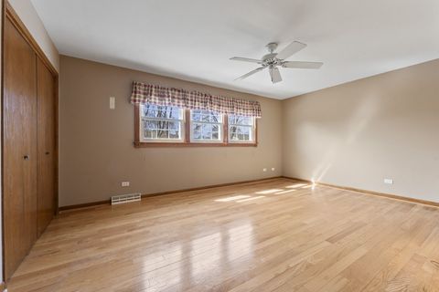 Tiny photo for 2007 E Robinhood Lane, Arlington Heights, IL 60004 (MLS # 12593223)