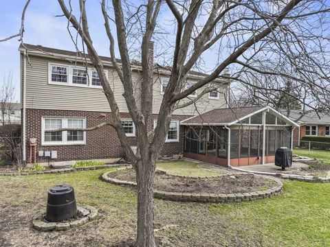 Tiny photo for 2007 E Robinhood Lane, Arlington Heights, IL 60004 (MLS # 12593223)