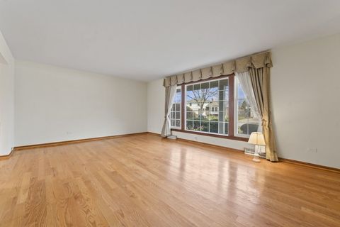 Tiny photo for 2007 E Robinhood Lane, Arlington Heights, IL 60004 (MLS # 12593223)