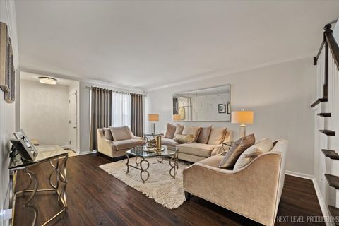 Tiny photo for 292 SHADOWBEND Drive #292, Wheeling, IL 60090 (MLS # 12568812)