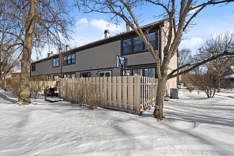 Tiny photo for 292 SHADOWBEND Drive #292, Wheeling, IL 60090 (MLS # 12568812)