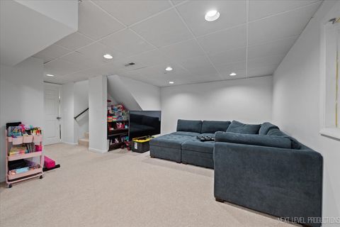 Tiny photo for 292 SHADOWBEND Drive #292, Wheeling, IL 60090 (MLS # 12568812)