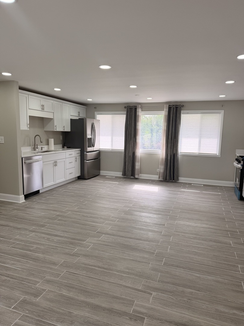 935 S CEDARCREST Drive