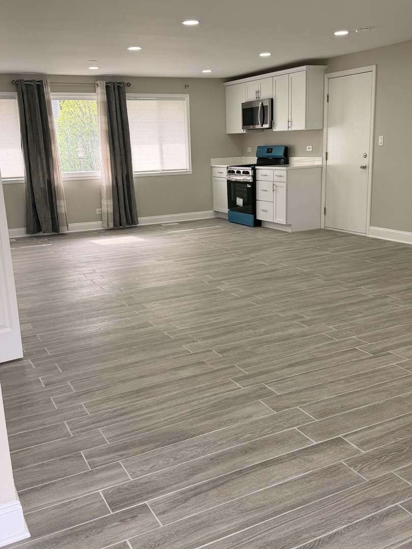 935 S CEDARCREST Drive