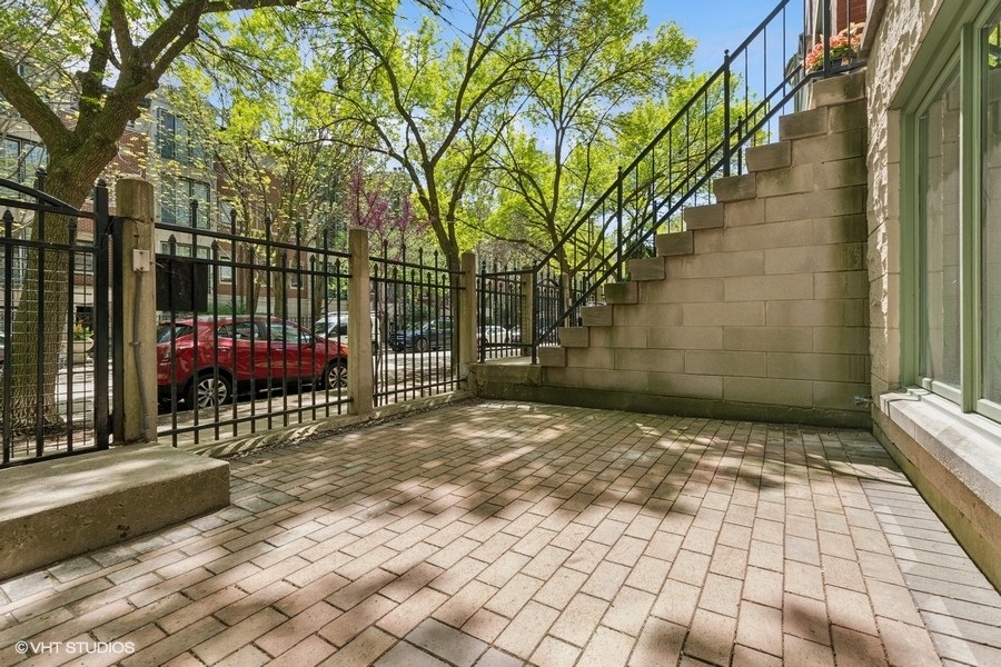 1412 S Prairie Avenue