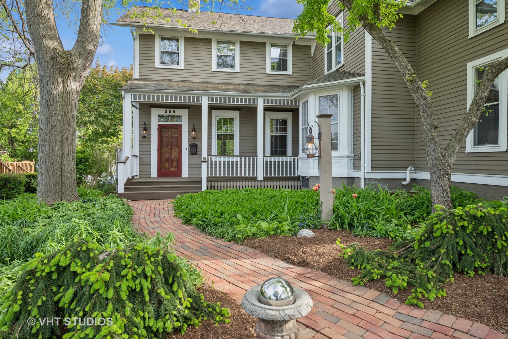 209 W Lake Street